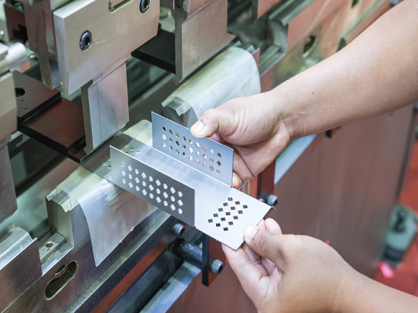 精密五金沖壓件生產(chǎn)圖片