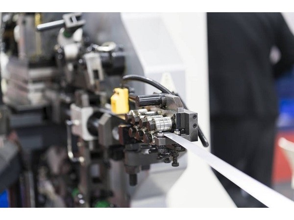 五金沖壓技術(shù)如何提高汽車沖壓材料利用率？-深圳誠瑞豐五金沖壓廠