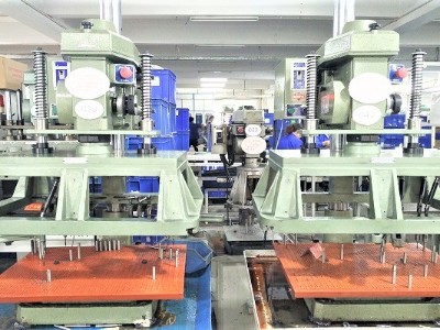 五金沖壓加工工廠-五金件生產(chǎn)操作規(guī)范1 五金沖壓加工工廠-五金件生產(chǎn)操作規(guī)范1